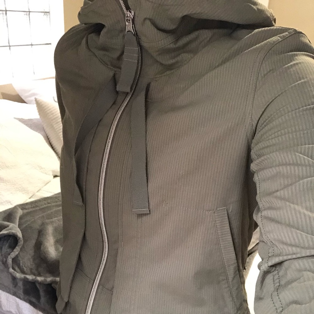 Lululemon jacket - Picture 5 of 6